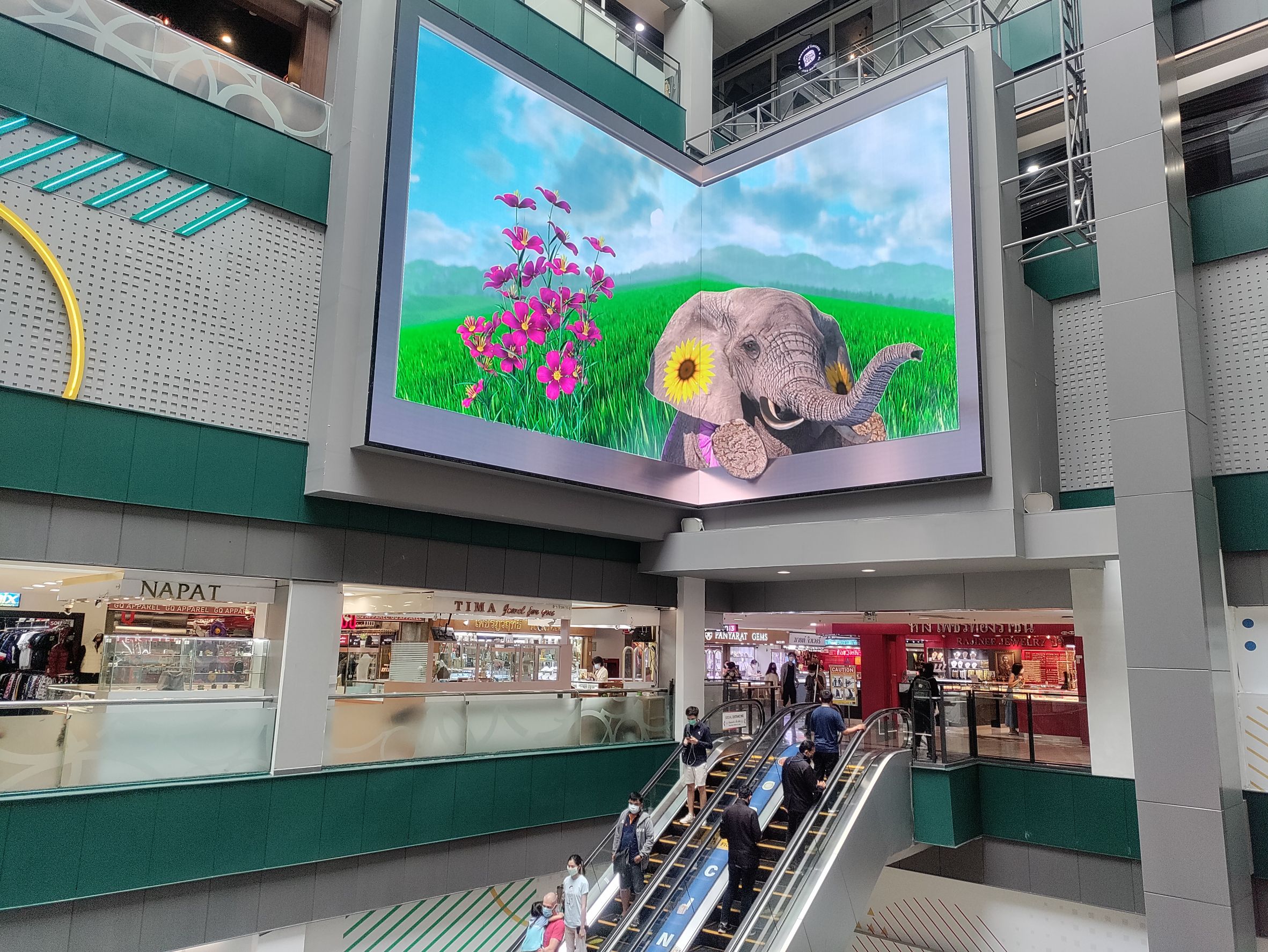 ครั้งแรกของวงการค้าปลีกไทย! เอ็ม บี เค เซ็นเตอร์ เปิดตัวจอยักษ์ 3D ในศูนย์ฯ ตอกย้ำประสบการณ์สุดคูล