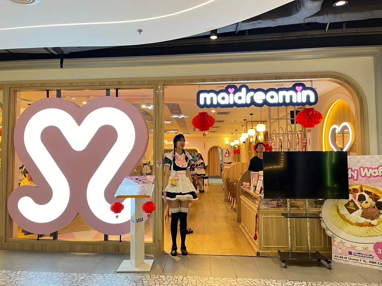 เข้าสู่ดินแดนแห่งความฝัน กับเมดคาเฟ่ Maidreamin ชั้น 7 MBK Center